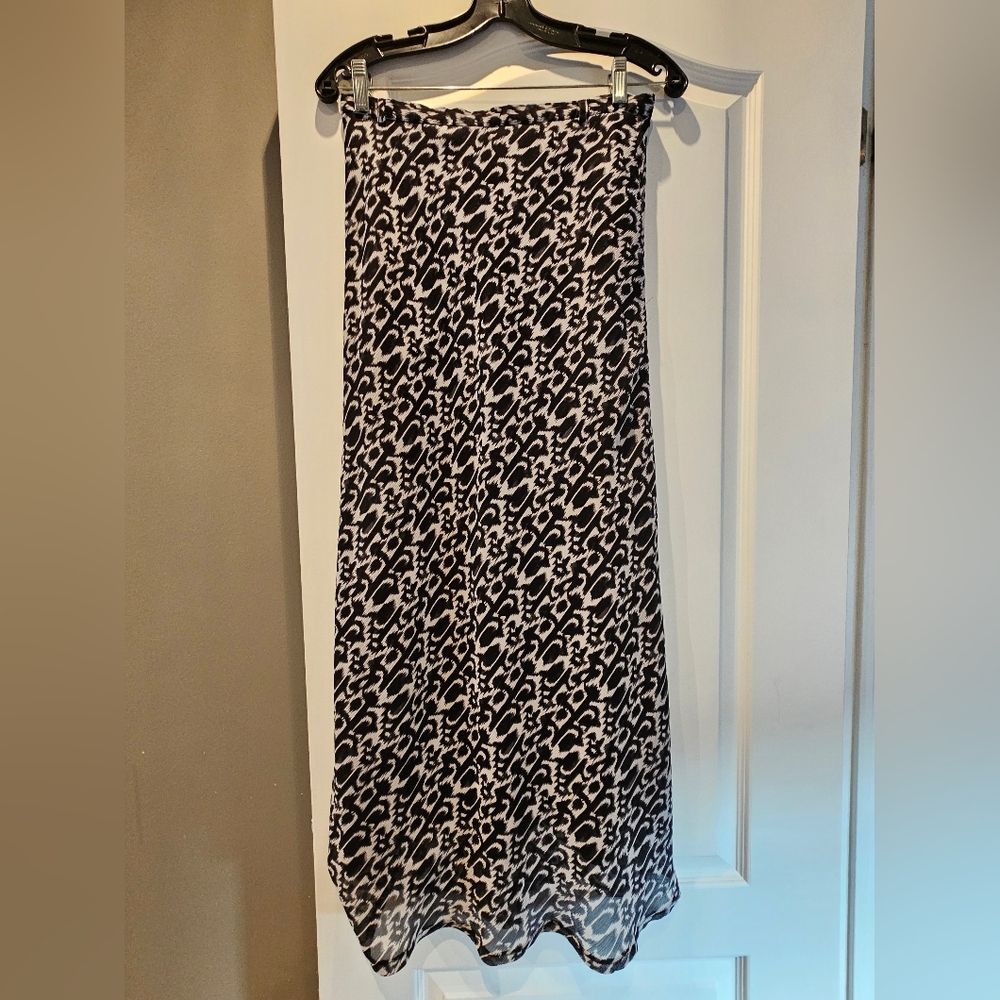 Chic Black and White Leopard Print Maxi Skirt